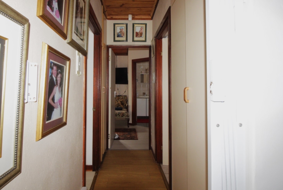 6 Bedroom Property for Sale in Paradise Beach Eastern Cape